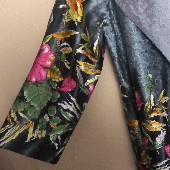 Jerry •T Cardigan - Picture 7 of 9